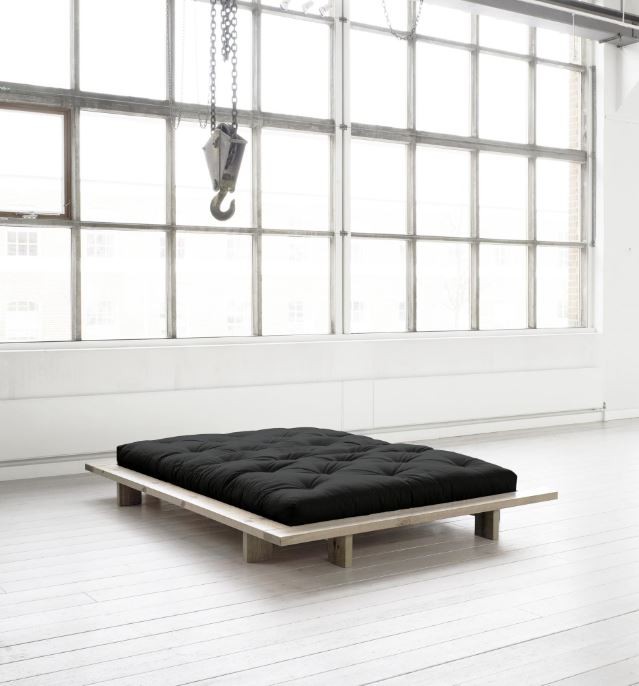 Japan Bett Karup Kiefer massiv natur 140x200cm inkl. Rollrost und Futon Matratze in schwarz